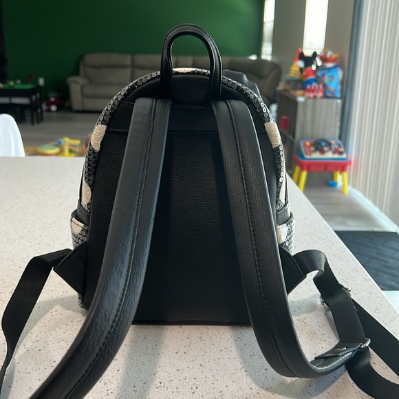 Loungefly Minnie Black and White sequence mini backpack - Picture 4 of 4